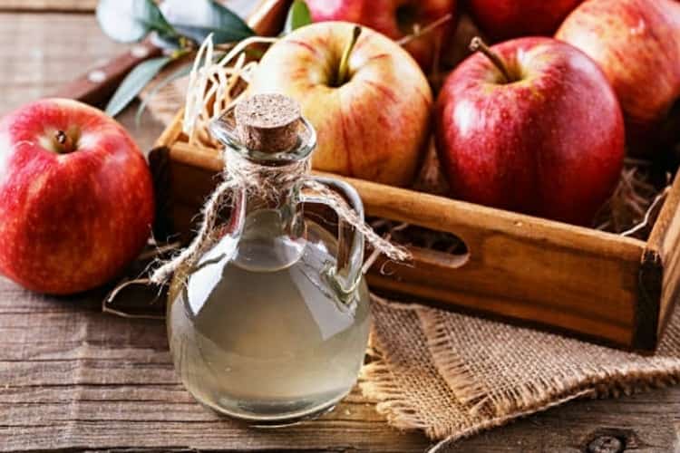 Aceto di mele sui capelli: ecco perché usarlo