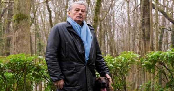 Addio ad Alain Delon: il Mito del Cinema Francese Si Spegne, l'Annuncio Straziante dei Figli