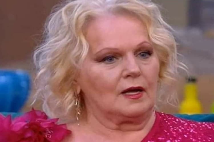 Aerei sulla casa del GF vip. Tutti contro Katia Ricciarelli