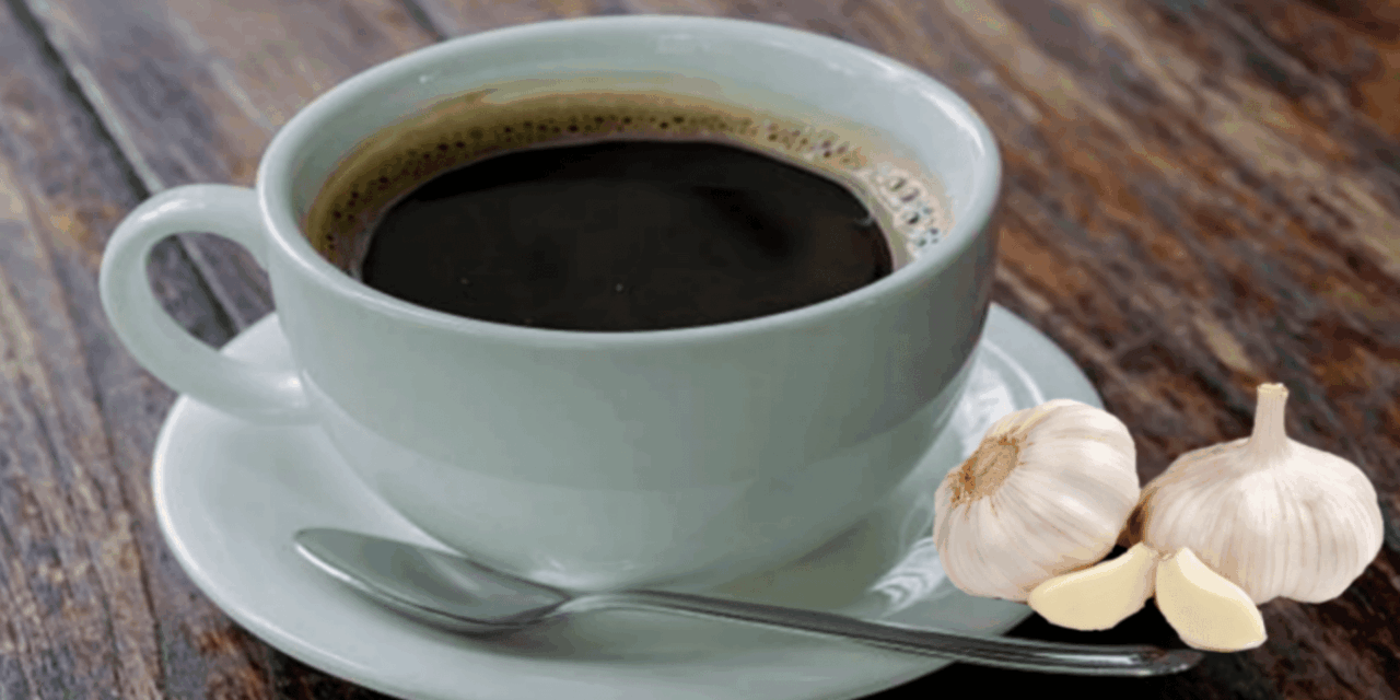 Aglio e caffè: il segreto che i nonni usavano per non restare mai senza