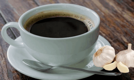 Aglio e caffè: il segreto che i nonni usavano per non restare mai senza