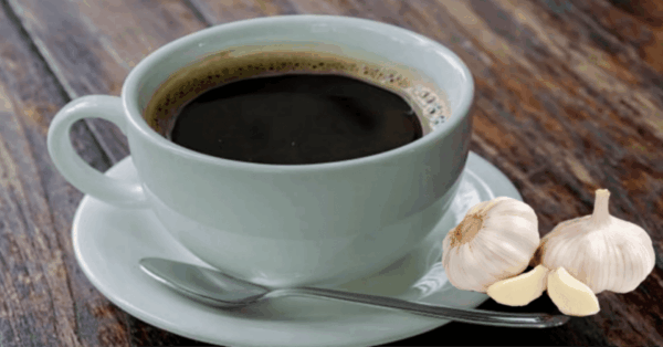 Aglio e caffè: il segreto che i nonni usavano per non restare mai senza