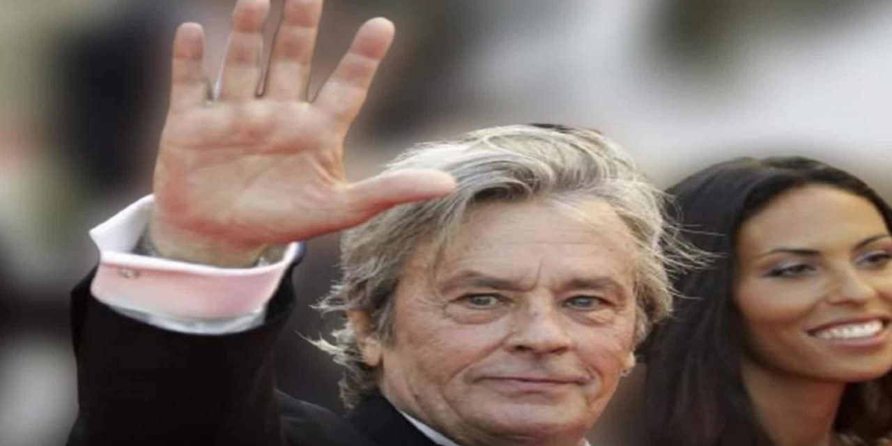 Alain Delon: L’Icona del Cinema Francese tra Successi, Amori e l’Incessante Fascino fino all’Ultimo Atto
