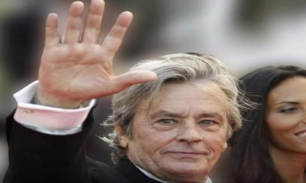 Alain Delon: L’Icona del Cinema Francese tra Successi, Amori e l’Incessante Fascino fino all’Ultimo Atto
