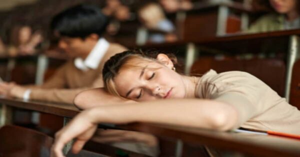 Andare a Letto a Quest'ora Può Aumentare il Rischio di Disturbi Mentali, Secondo uno Studio