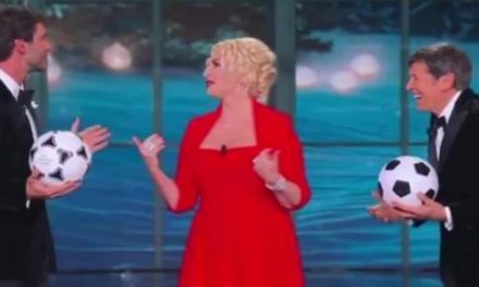 Antonella Clerici, gaffe clamorosa con Morandi e De Martino: la battuta che fa impazzire il web