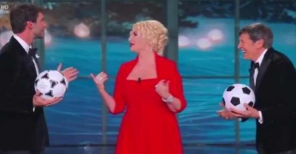 Antonella Clerici, gaffe clamorosa con Morandi e De Martino: la battuta che fa impazzire il web