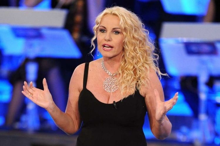 Antonella Clerici in menopausa: ” è veramente fastidiosa”