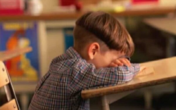 Bambino malato di cancro allontanato dall'insegnante