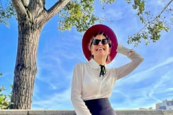 Barbara D'ursa minigonna;collant;tacchi a spillo