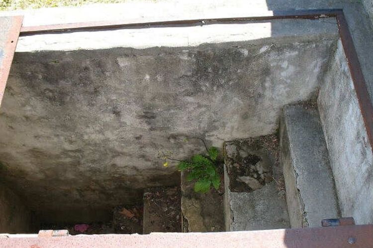 Bimba morta: mamma fa costruire tomba per confortarla dai temporali