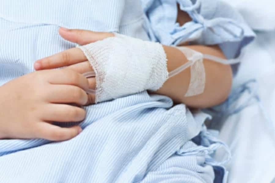 Bimbo di 4 anni muore per peritonite: i medici lo dimettono” È solo gastroenterite” il giorno dopo il decesso