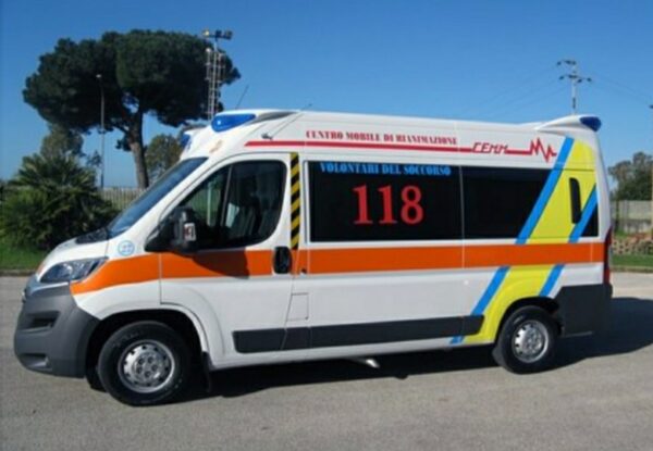 Cade da un balcone bimbo di 3 anni