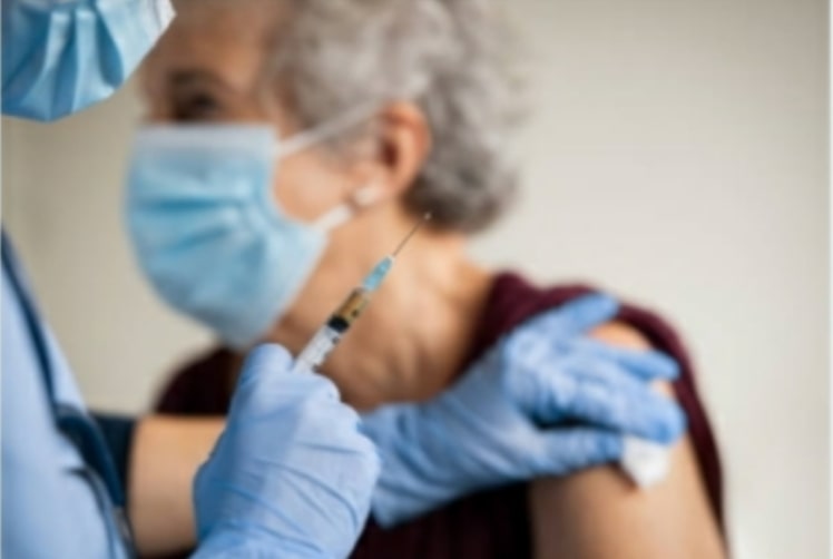 A ottobre nuovi vaccini per la variante: Lo annuncia De Luca