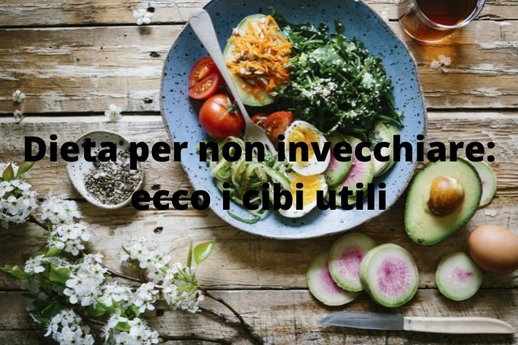 Dieta per non invecchiare: ecco i cibi utili