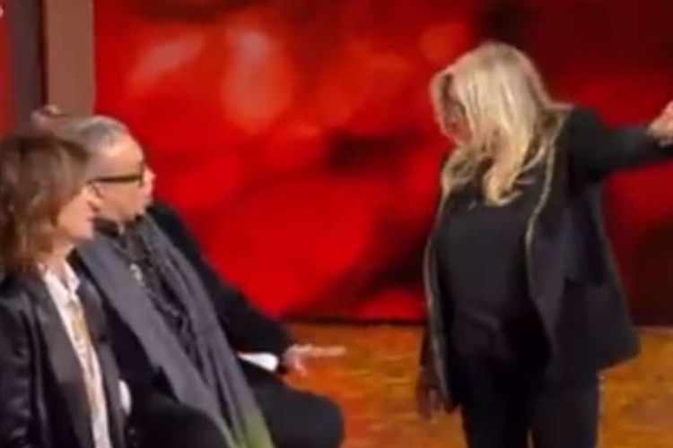 Domenica In: Mara Venier furiosa “Mi fai girare le palle”