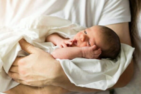 Donna partorisce un bimbo sano ,aveva il Covid 19