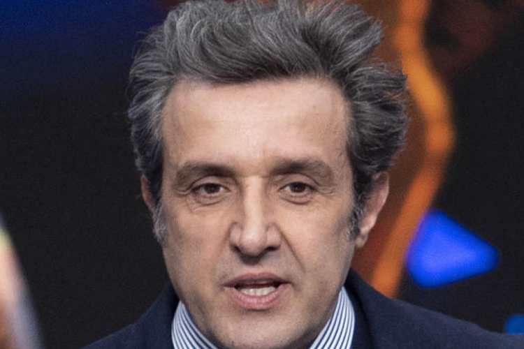 Flavio Insinna rischia il posto. Scoppia il putiferio in Rai