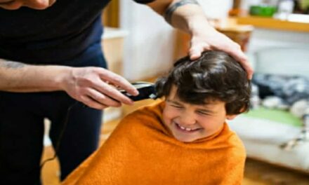 Il Padre Rasa la Testa della Figlia per Bullismo contro una Compagna Malata di Cancro