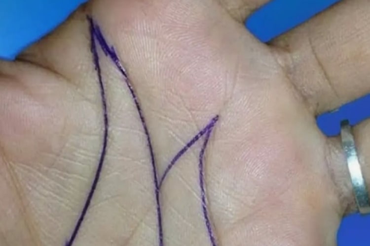 “Svelato: Il Segreto della Lettera M sulla Tua Mano Svela Dote Speciale!”