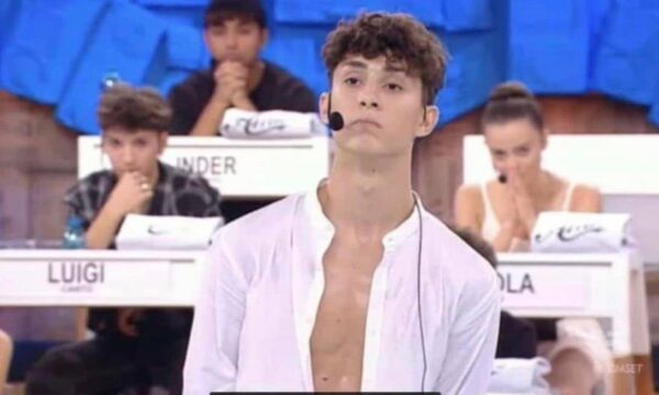 La professoressa di Nunzio Stancampiano allievo di Amici lo difende. “Un allievo modello”