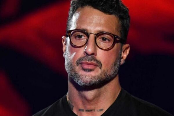 La vita controversa di Fabrizio Corona il re dei paparazzi