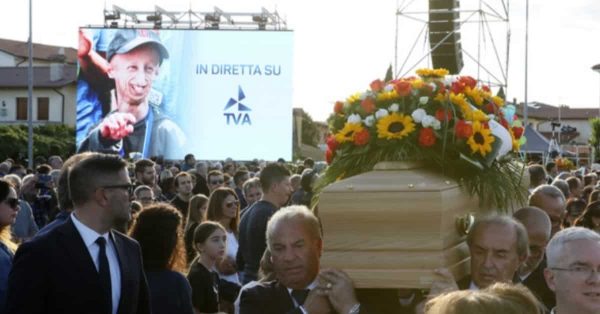 L'addio a Sammy Basso: tra lacrime, sorrisi e tanta gratitudine