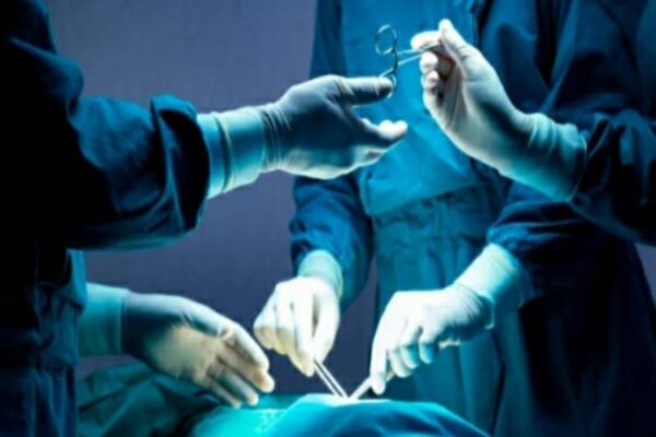 Latisana operato da sveglio non regge l'anestesia