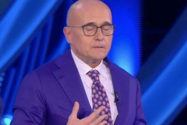 Lite al GF Vip. Signorini caccia Alex Belli dallo studio