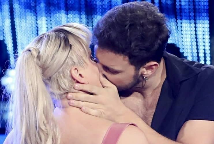 Ballando con le stelle: tra Arisa e Vito nasce l’amore?