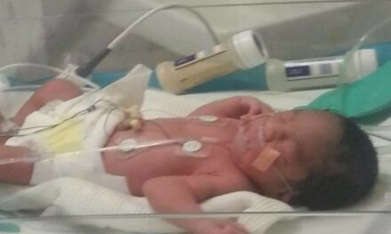 Neonato: la mamma lo abbandona, dopo il parto in un supermercato