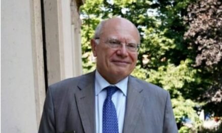 Omicron, maggiore prudenza e obbligo vaccinale