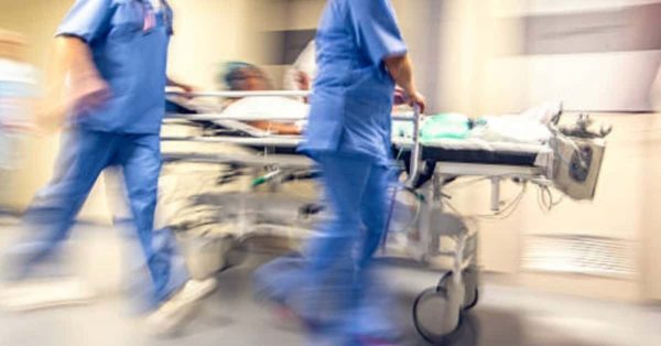 Palermo, Donna Muore Dopo 8 Giorni su una Barella: La Figlia Denuncia l’Ospedale