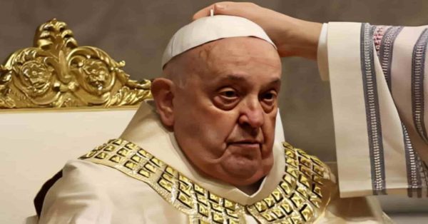 Papa Francesco: tra riposo e preghiera, prosegue il suo impegno con forza e fede