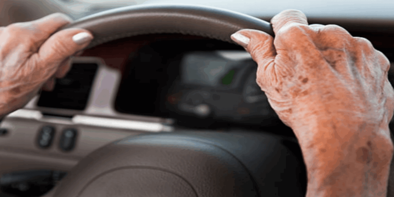 Patente, cambia tutto per gli anziani: oltre questa età sarà ritiro automatico