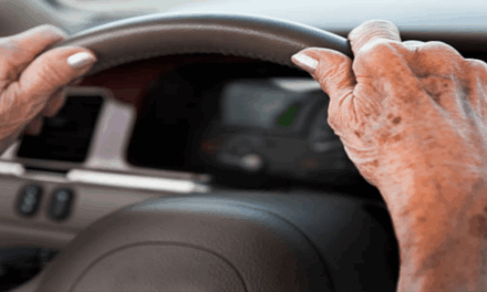 Patente, cambia tutto per gli anziani: oltre questa età sarà ritiro automatico