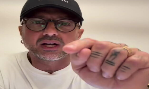 Scoppia la guerra Mediaset–Corona: denuncia e richiesta di stop ai social