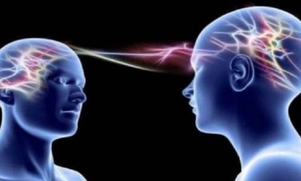 Telepatia Mentale: Perché Pensare a Qualcuno Può Farci Ricevere una Sua Chiamata?