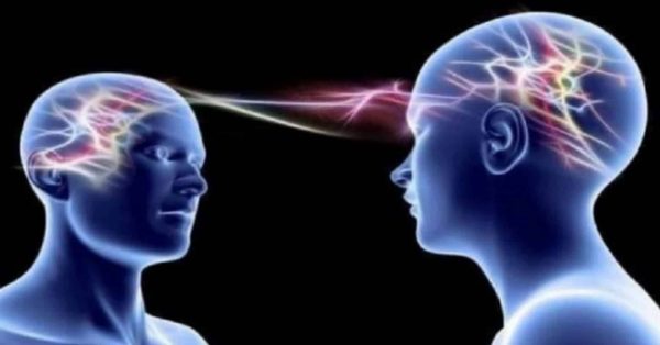 Telepatia Mentale: Perché Pensare a Qualcuno Può Farci Ricevere una Sua Chiamata?